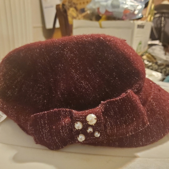 Maroon hat - Picture 2 of 6